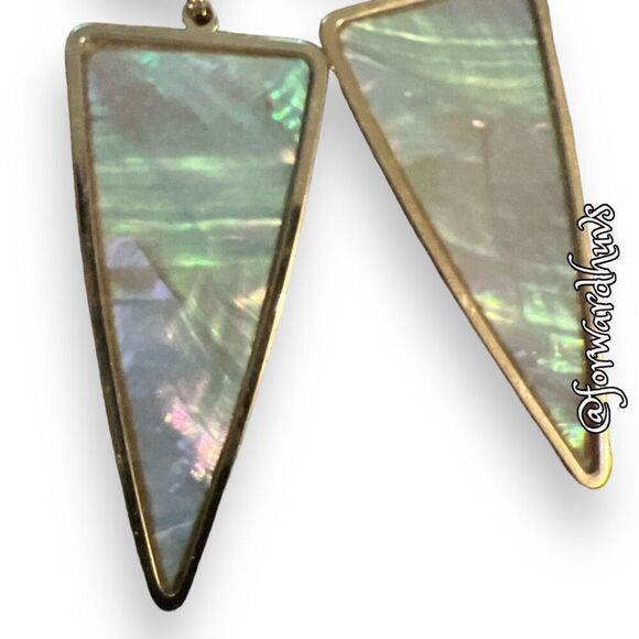 Beautiful Gold Tone Mother of Pearl Dangle Earrings - Picture 4 of 8